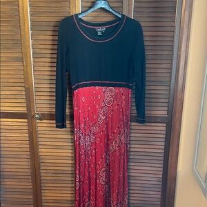 Boot wearing dancing dress! Vintage like new